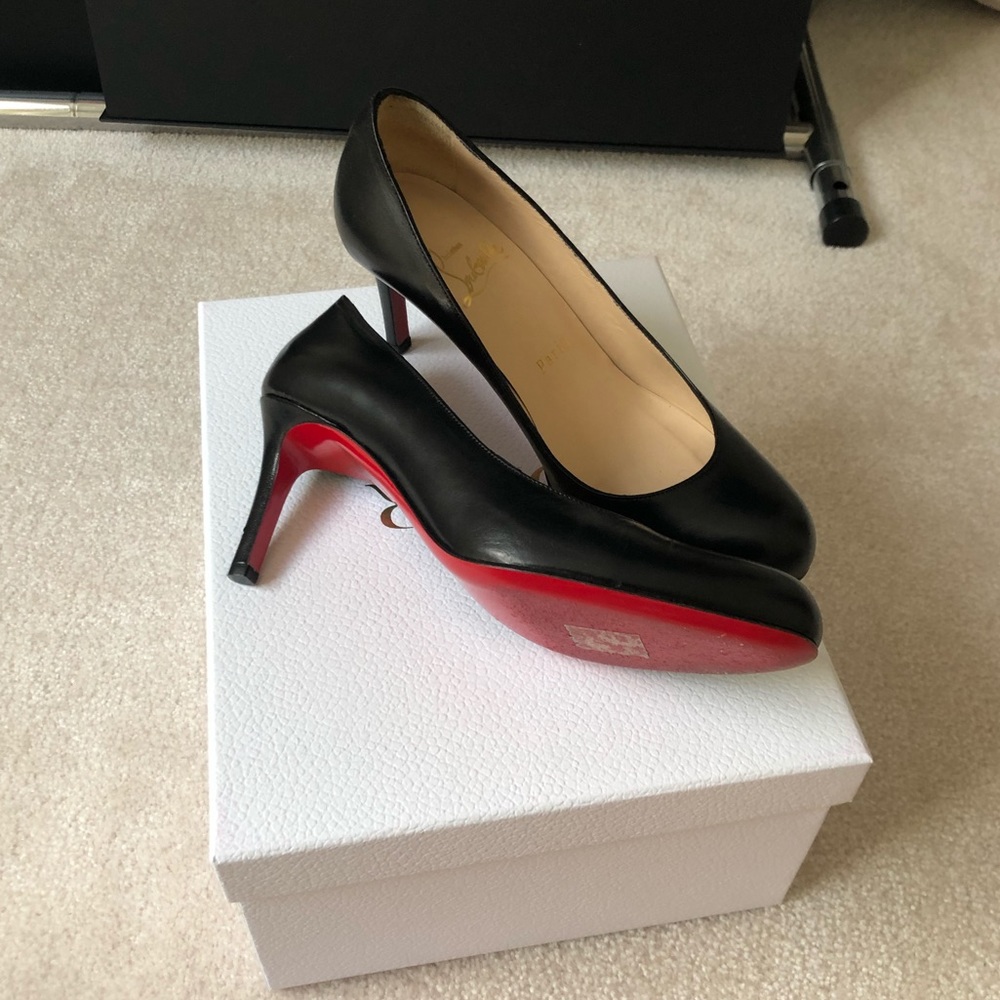 Christian Louboutin Round toe leather pumps